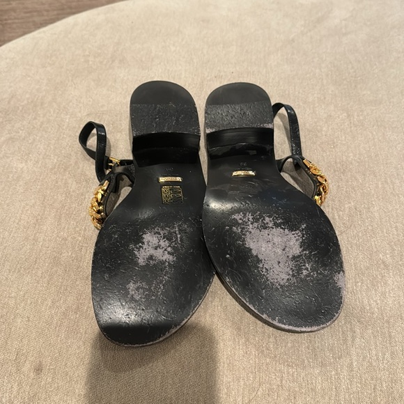 Gucci Sylvie Chain Thong Leather Sandal
BLACK - Picture 3 of 3